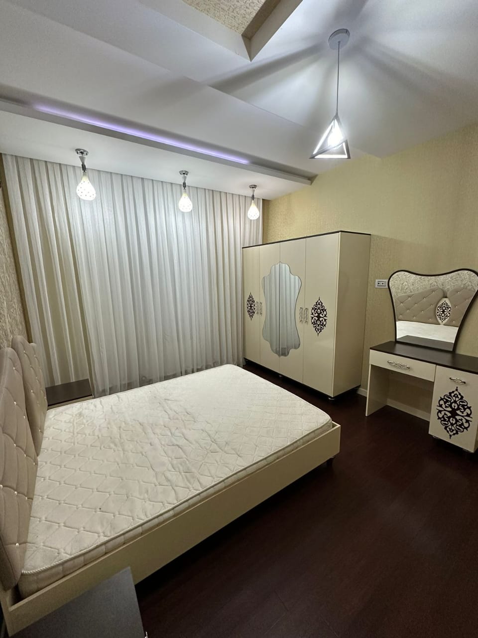 Əvvala Bu elana baxan Hərkəsə Salam ev haqqinda yazilan