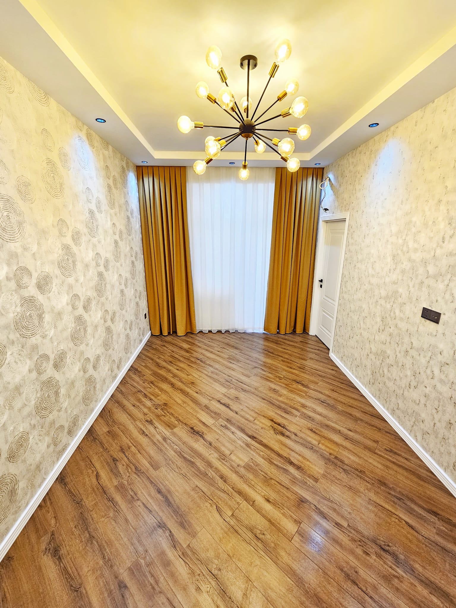 Qara Qarayev metrosu . Xarı Bülbül şadlıq sarayı və BonaDea