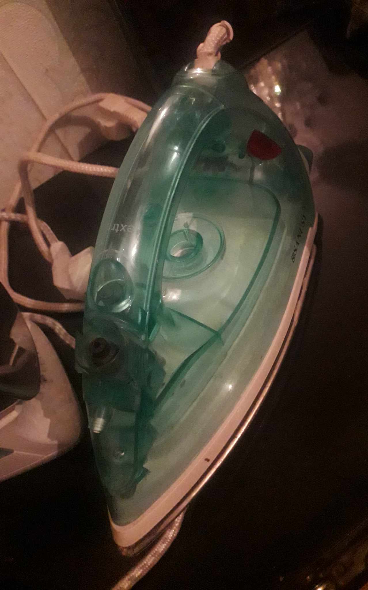 Utulerin 2 si 1 yerde 6 AZN . Kicik temire ehtiyaclari var