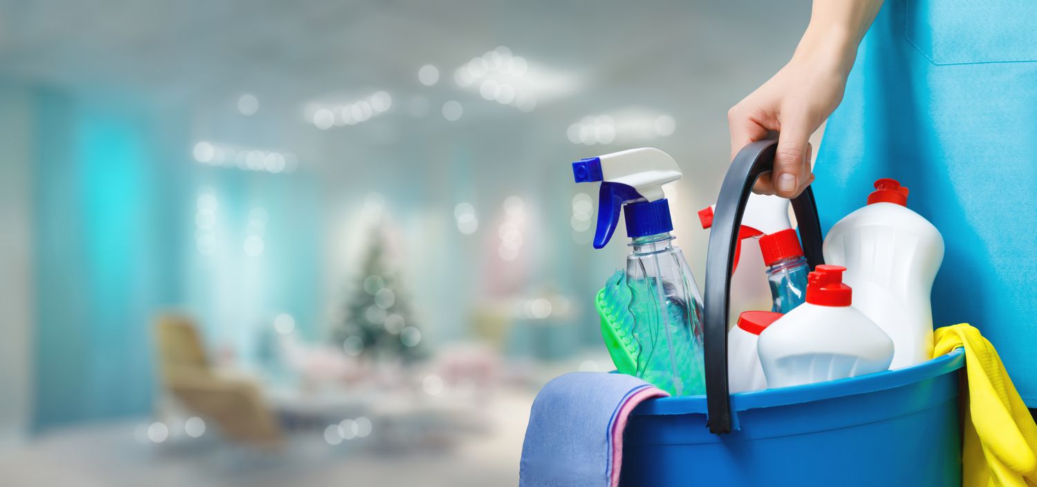 Qab yuyan və xadimə lazımdır. Mətbəxdə işləyəcəklər və qab