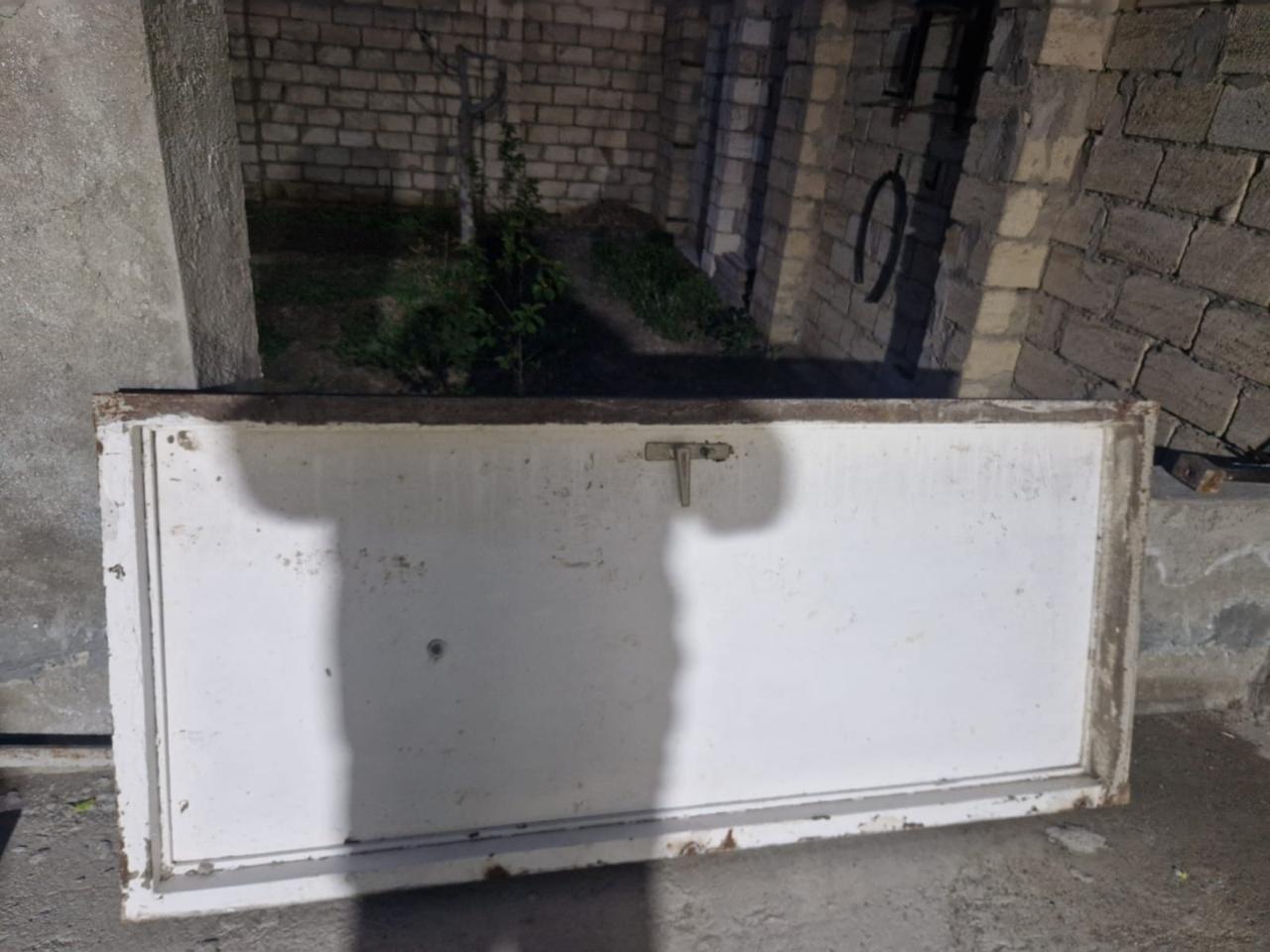 Dəmir qapı 100 azn ünvan Sumqayıt. Leyla2989 Yalnız vatsap