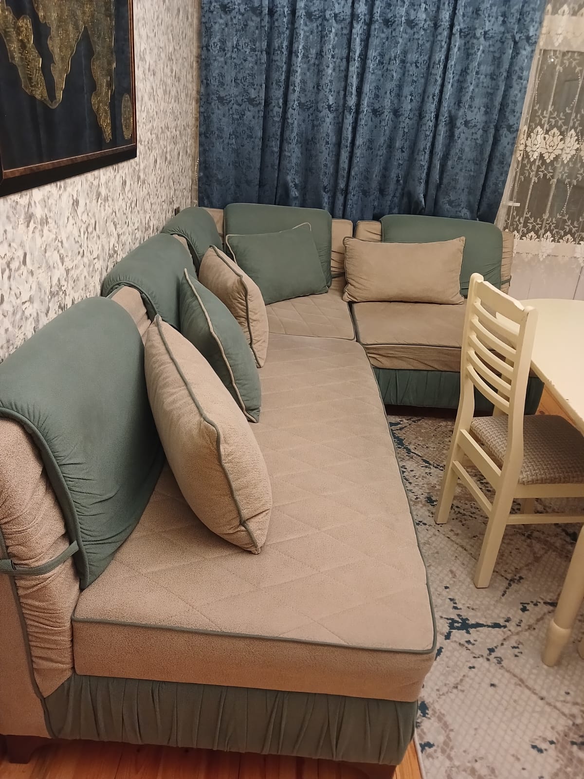 Künc divan 270x190 sm. Açılır baza var. Qiymət 350 azn.